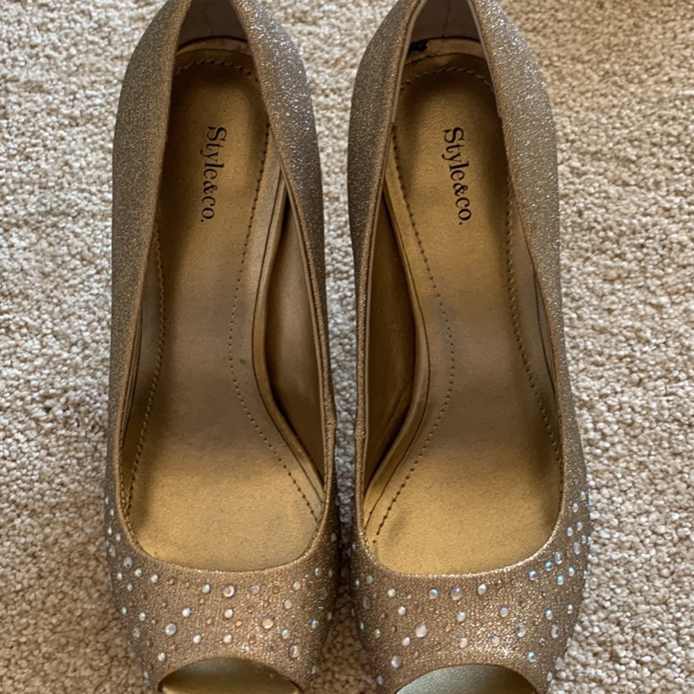 Open toes heels